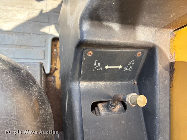 image for item EU0009 2007 Caterpillar TL943 telehandler