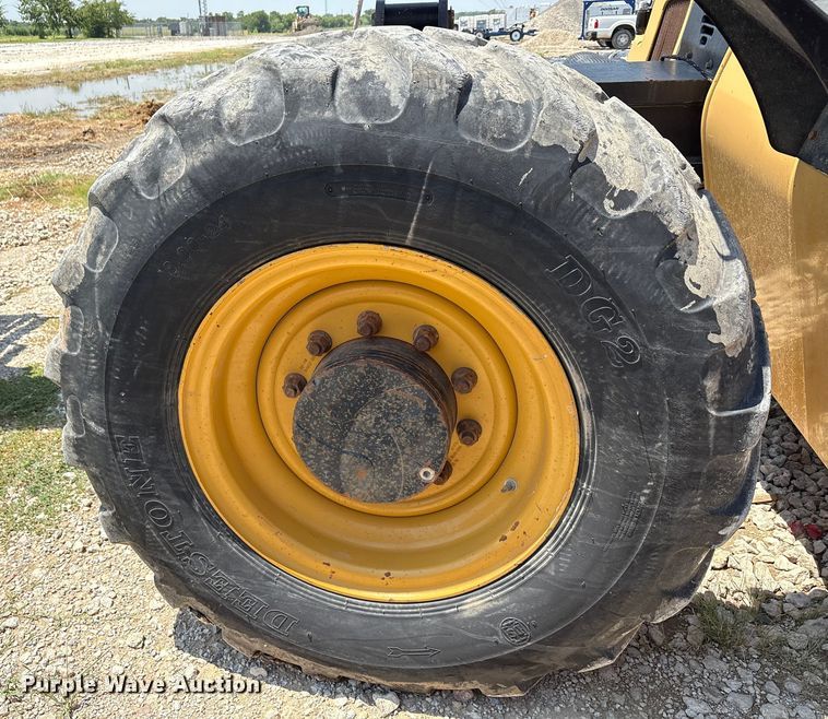 image for item EU0009 2007 Caterpillar TL943 telehandler