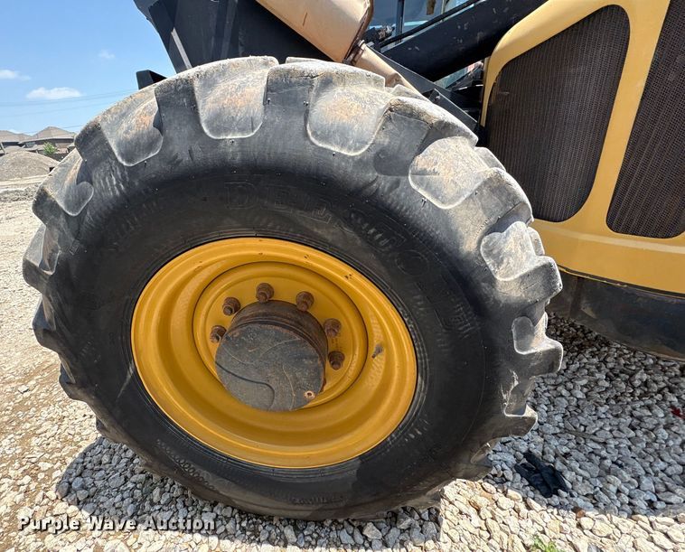 image for item EU0009 2007 Caterpillar TL943 telehandler