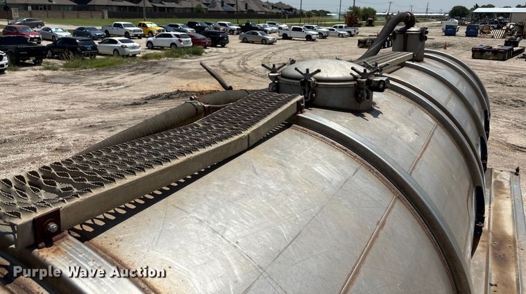 image for item EU0011 1981 Brenner vacuum trailer