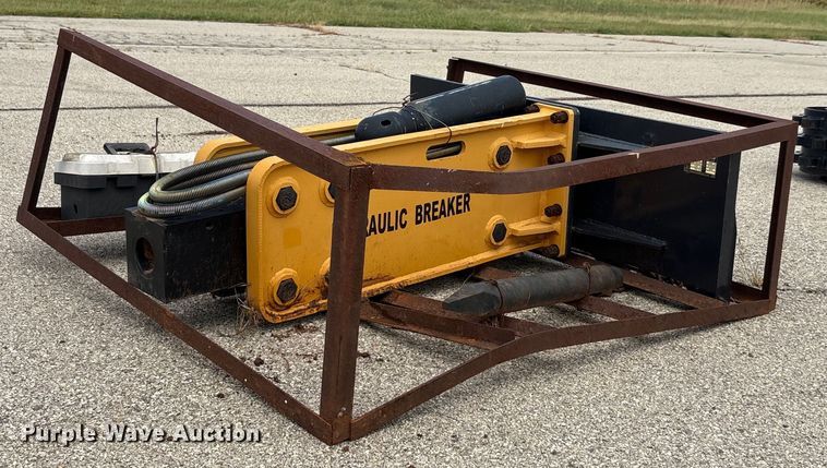 image for item EU0025 2023 Wolverine CB-11-750F skid steer breaker