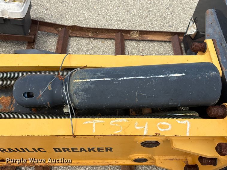 image for item EU0025 2023 Wolverine CB-11-750F skid steer breaker