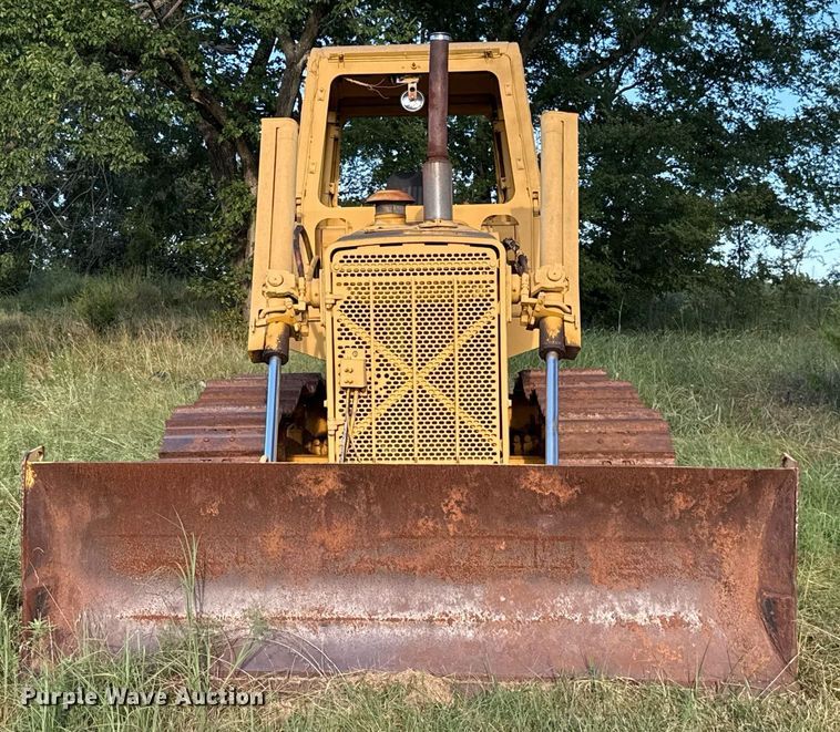 image for item EU2135 1992 John Deere 750B dozer