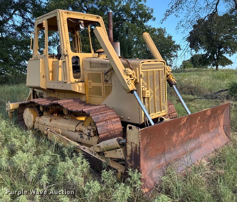 image for item EU2135 1992 John Deere 750B dozer
