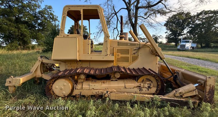 image for item EU2135 1992 John Deere 750B dozer