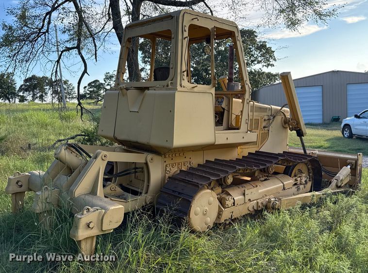 image for item EU2135 1992 John Deere 750B dozer