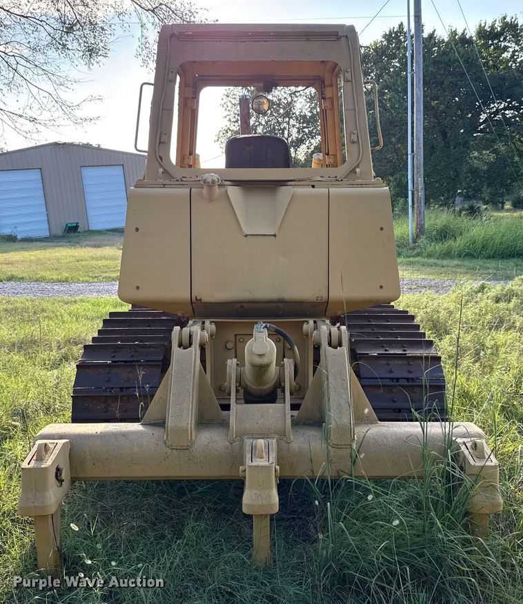 image for item EU2135 1992 John Deere 750B dozer