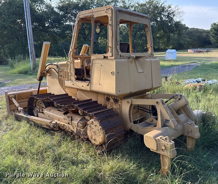 image for item EU2135 1992 John Deere 750B dozer