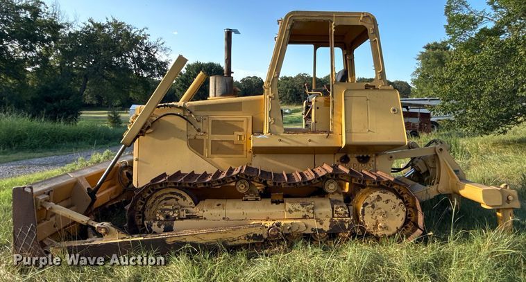 image for item EU2135 1992 John Deere 750B dozer