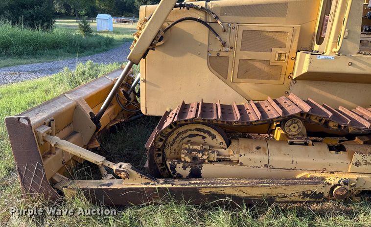 image for item EU2135 1992 John Deere 750B dozer