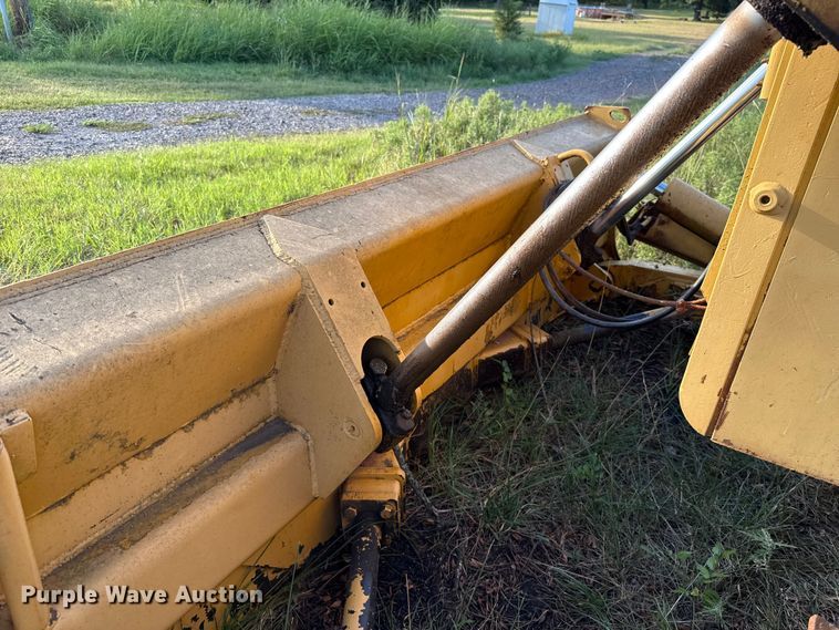 image for item EU2135 1992 John Deere 750B dozer