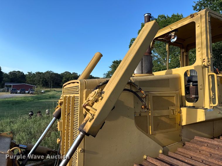 image for item EU2135 1992 John Deere 750B dozer