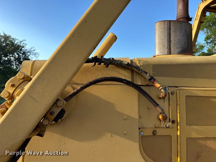 image for item EU2135 1992 John Deere 750B dozer