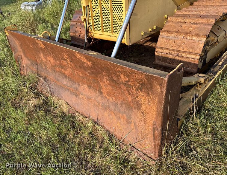 image for item EU2135 1992 John Deere 750B dozer