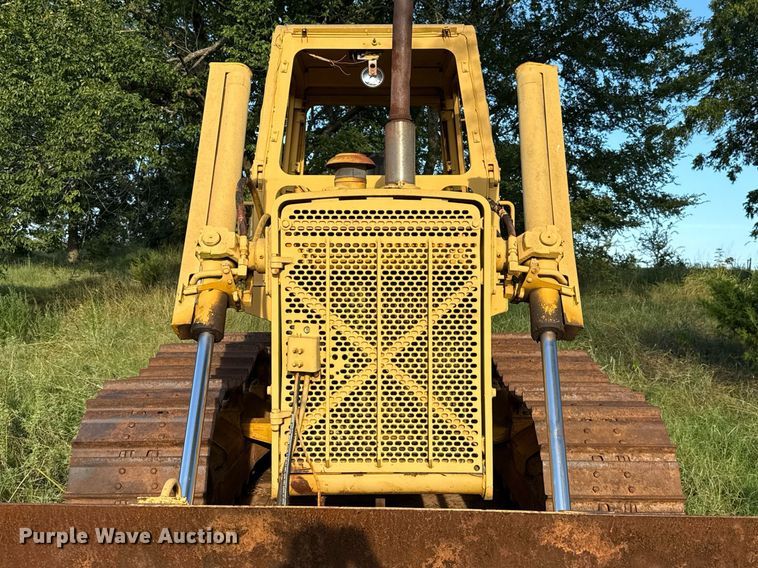 image for item EU2135 1992 John Deere 750B dozer