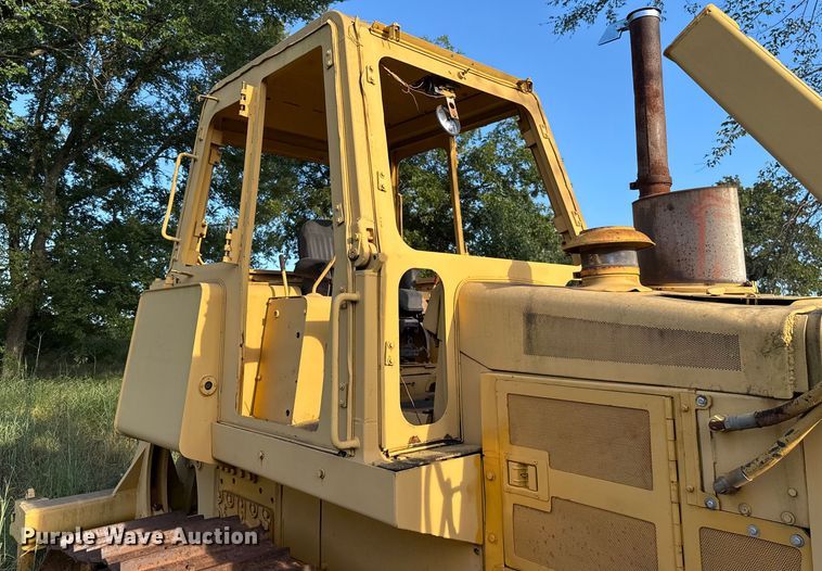 image for item EU2135 1992 John Deere 750B dozer