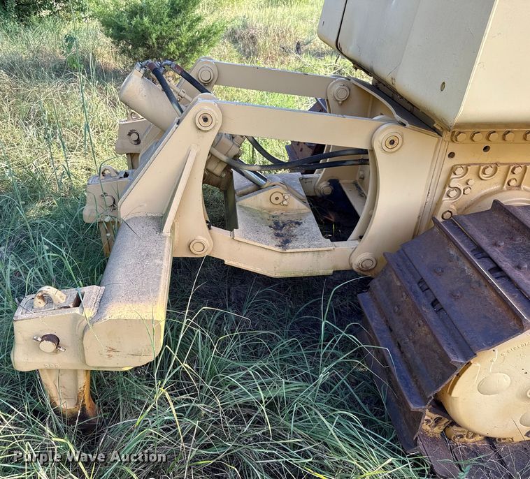 image for item EU2135 1992 John Deere 750B dozer