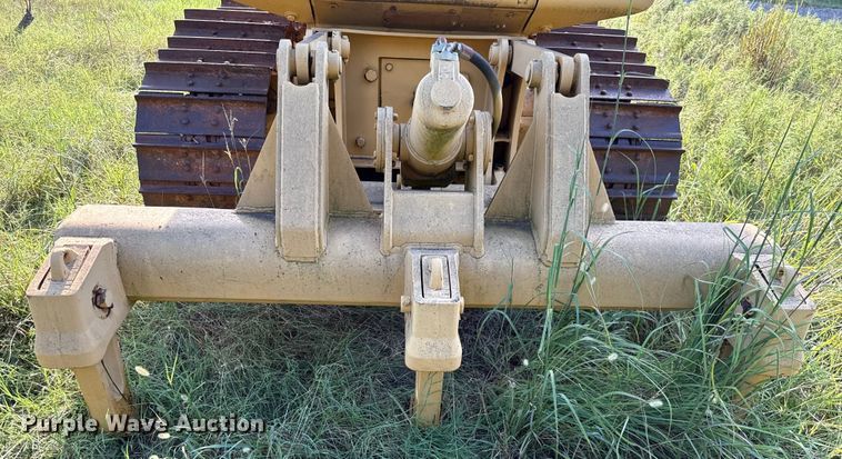 image for item EU2135 1992 John Deere 750B dozer