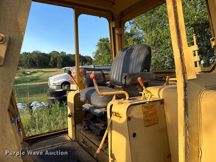 image for item EU2135 1992 John Deere 750B dozer
