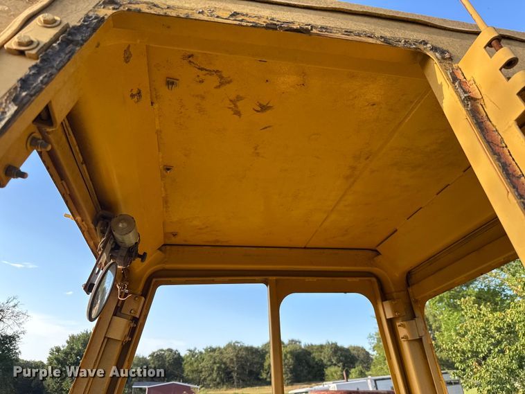 image for item EU2135 1992 John Deere 750B dozer