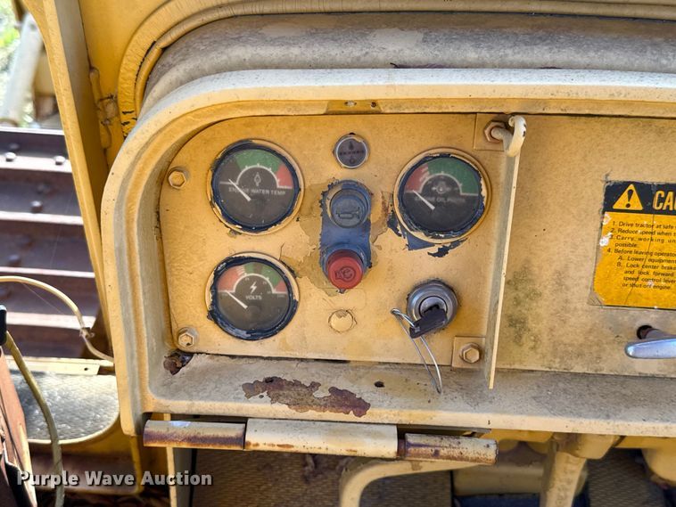 image for item EU2135 1992 John Deere 750B dozer