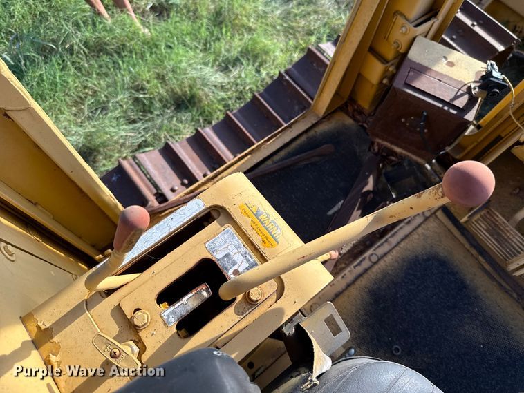 image for item EU2135 1992 John Deere 750B dozer