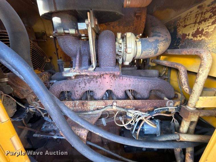 image for item EU2135 1992 John Deere 750B dozer