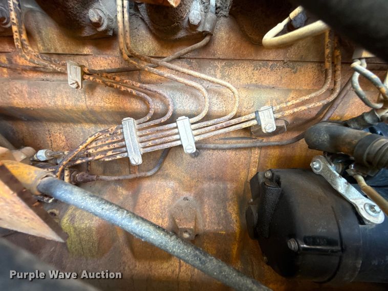 image for item EU2135 1992 John Deere 750B dozer