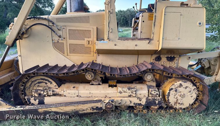 image for item EU2135 1992 John Deere 750B dozer