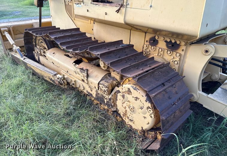 image for item EU2135 1992 John Deere 750B dozer