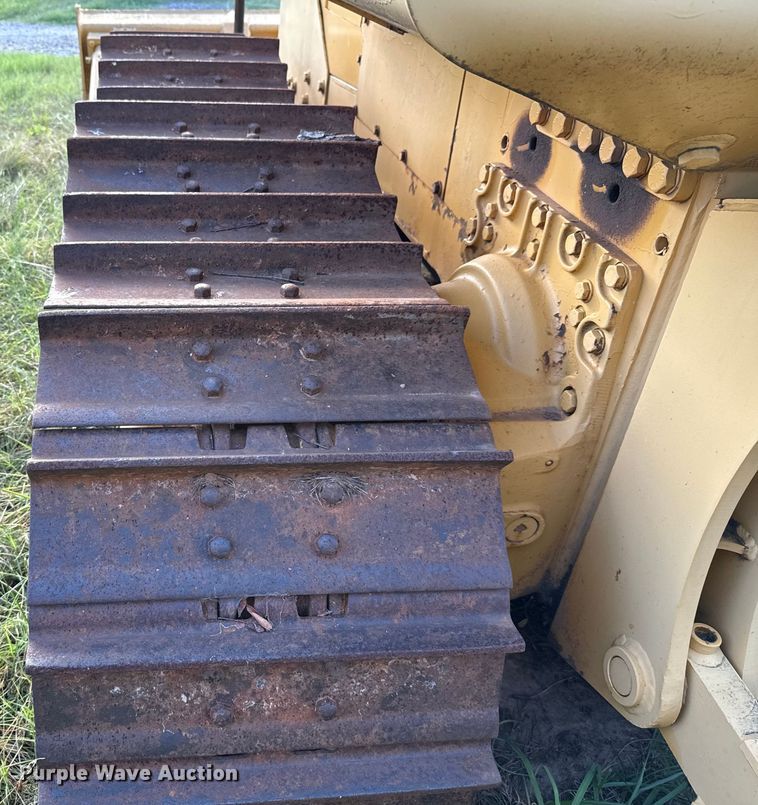 image for item EU2135 1992 John Deere 750B dozer