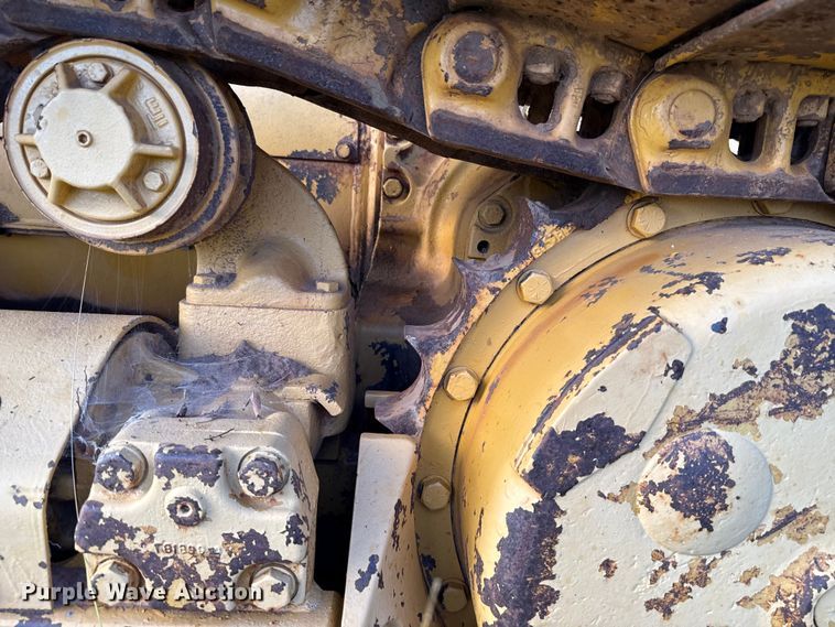 image for item EU2135 1992 John Deere 750B dozer