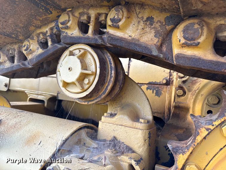 image for item EU2135 1992 John Deere 750B dozer