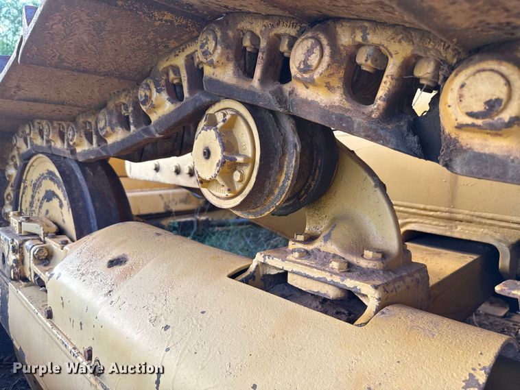 image for item EU2135 1992 John Deere 750B dozer