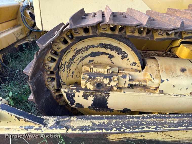 image for item EU2135 1992 John Deere 750B dozer