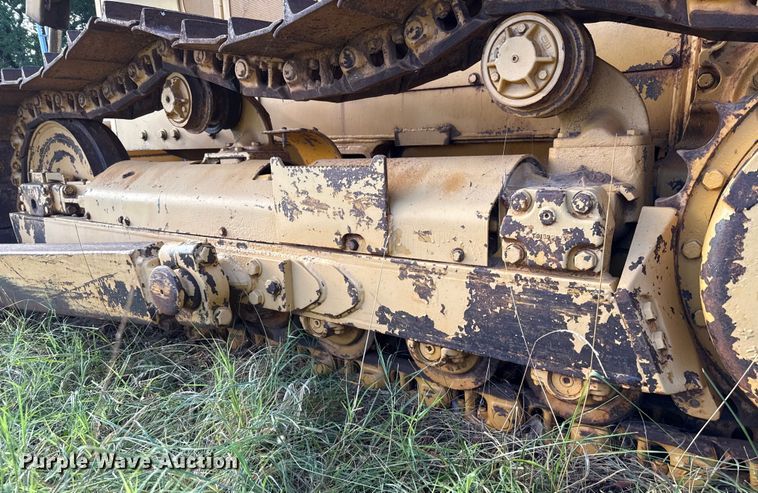 image for item EU2135 1992 John Deere 750B dozer