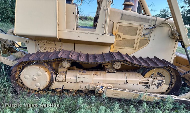 image for item EU2135 1992 John Deere 750B dozer