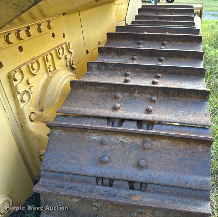 image for item EU2135 1992 John Deere 750B dozer