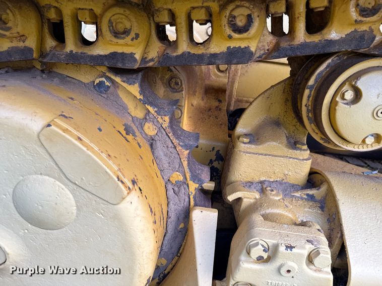 image for item EU2135 1992 John Deere 750B dozer