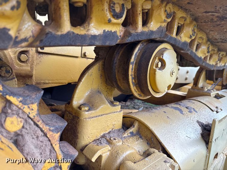 image for item EU2135 1992 John Deere 750B dozer