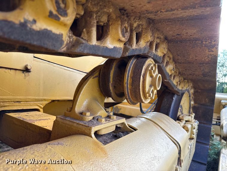 image for item EU2135 1992 John Deere 750B dozer