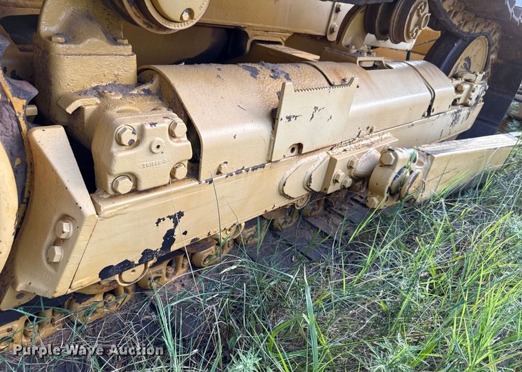 image for item EU2135 1992 John Deere 750B dozer