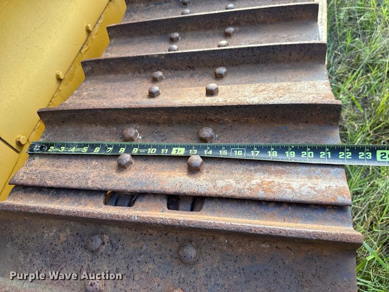 image for item EU2135 1992 John Deere 750B dozer