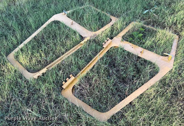 image for item EU2135 1992 John Deere 750B dozer