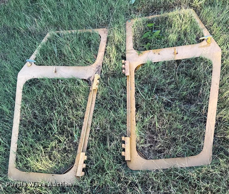 image for item EU2135 1992 John Deere 750B dozer