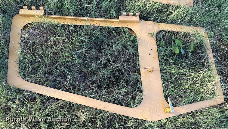 image for item EU2135 1992 John Deere 750B dozer