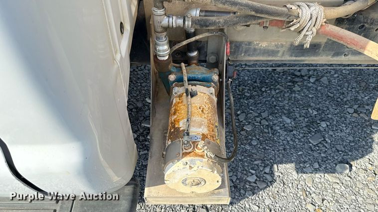 image for item EU2141 2015 Ford F550 Super Duty vacuum truck