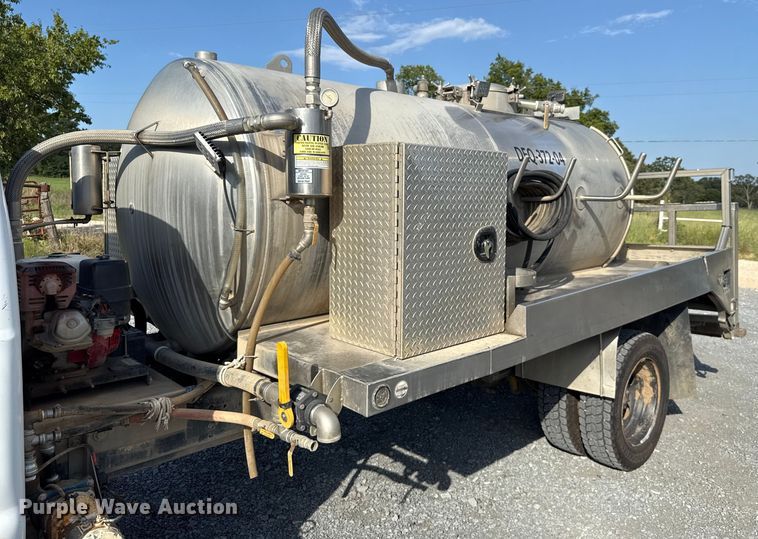 image for item EU2141 2015 Ford F550 Super Duty vacuum truck