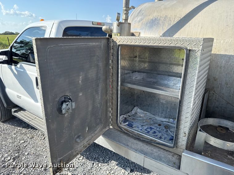 image for item EU2141 2015 Ford F550 Super Duty vacuum truck
