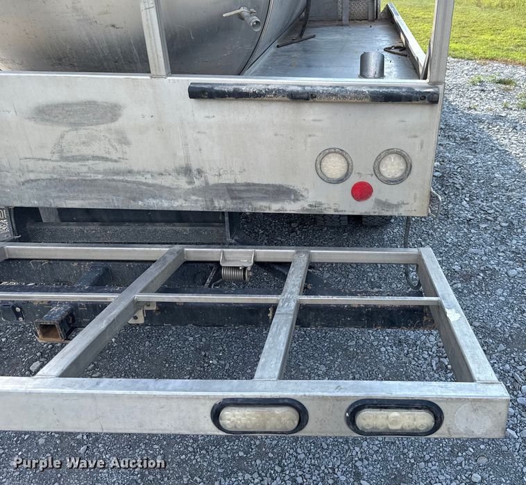 image for item EU2141 2015 Ford F550 Super Duty vacuum truck